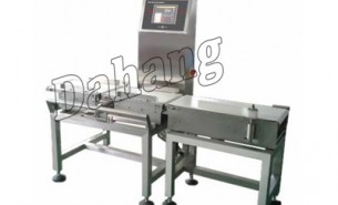 咖啡沖劑自動(dòng)稱重設(shè)備_在線檢測(cè)包裝重量?jī)艉?  />
                <h5>
                  咖啡沖劑自動(dòng)稱重設(shè)備_在線檢測(cè)...                </h5>
                <p>
				                    咖啡是用經(jīng)過烘焙的咖啡豆制作出來的飲料，是與可可、茶同為流行于世界的三大飲料。咖啡在國(guó)內(nèi)的逐步流行，飲片生產(chǎn)企業(yè)大量生產(chǎn)包裝咖啡飲品，多種咖啡飲品投放到市場(chǎng)中。...				                  </p>
                <p class=